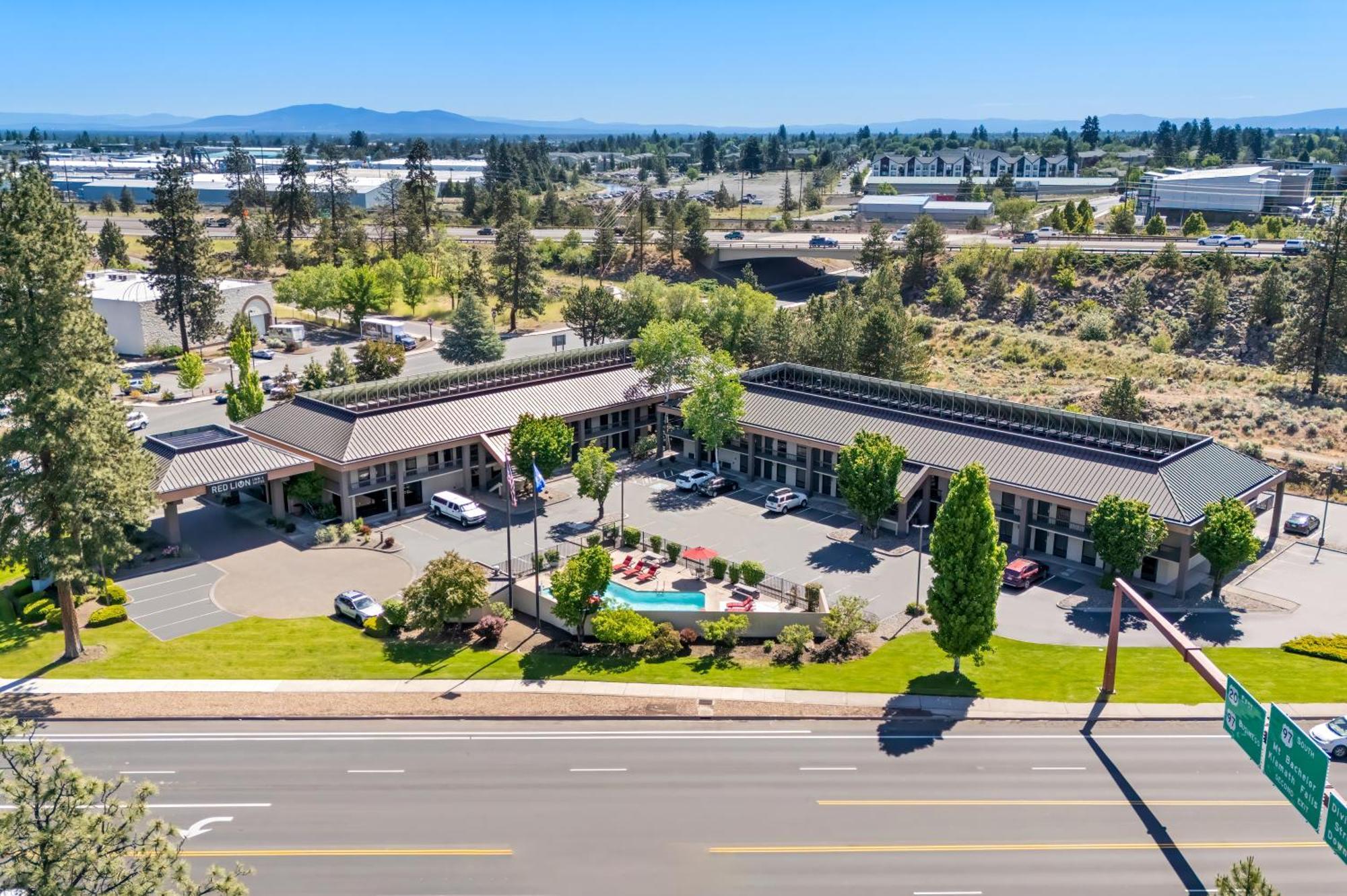 Red Lion Inn & Suites Deschutes River - Bend Eksteriør bilde