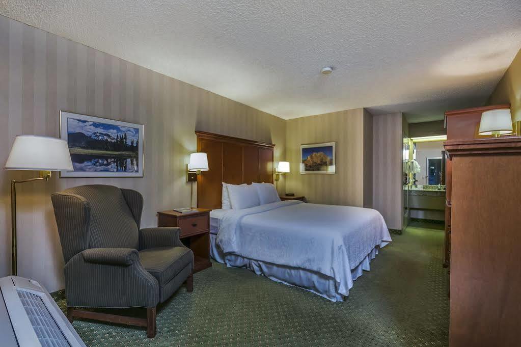 Red Lion Inn & Suites Deschutes River - Bend Eksteriør bilde