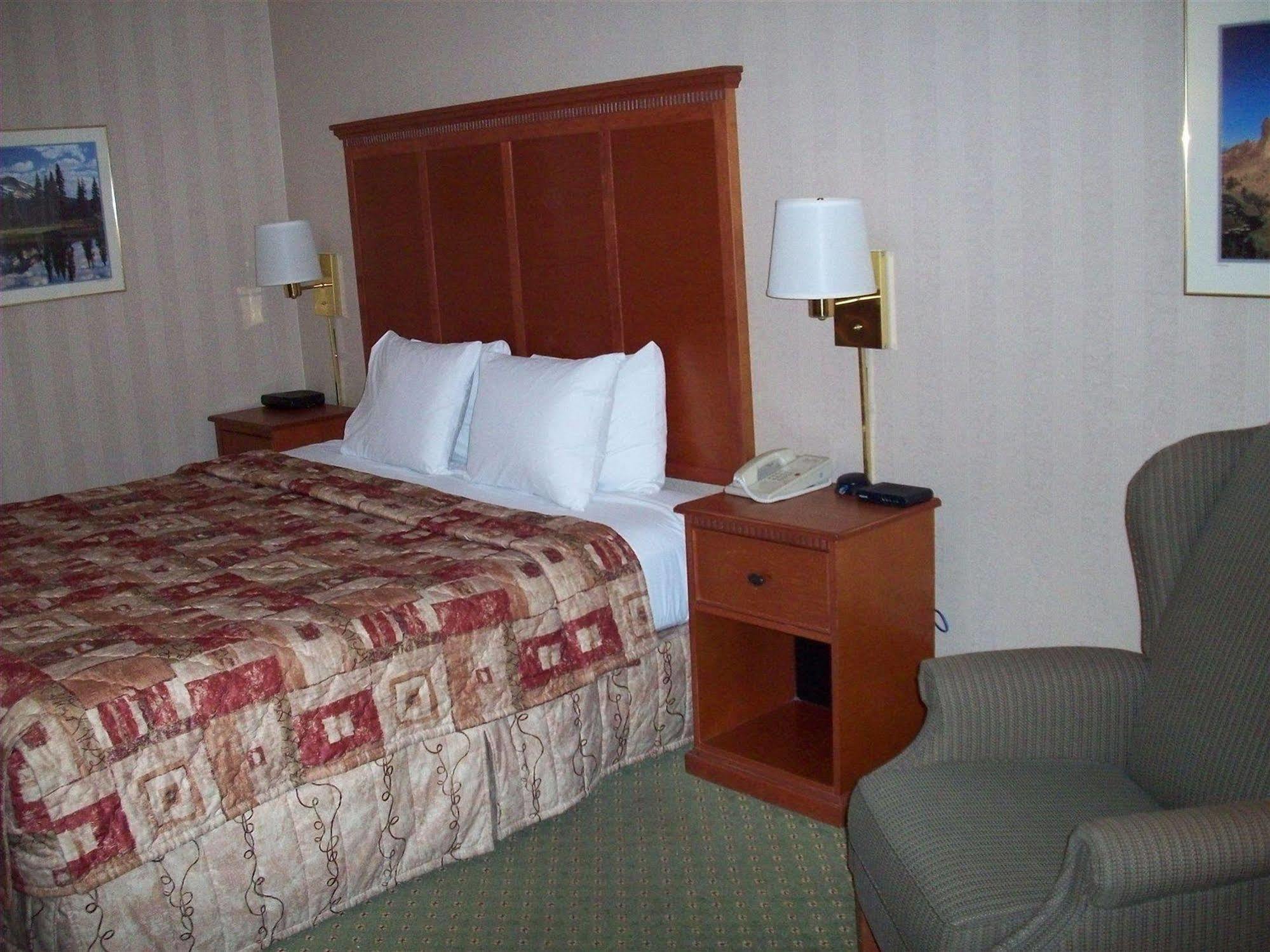 Red Lion Inn & Suites Deschutes River - Bend Eksteriør bilde